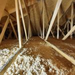 Konstrukcje dachowe: prefabrykowane wiązary i termoizolacja z włókien drzewnych